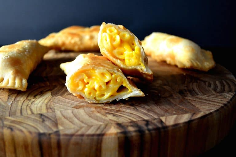Easy Mac and Cheese Empanadas | Delish D'Lites